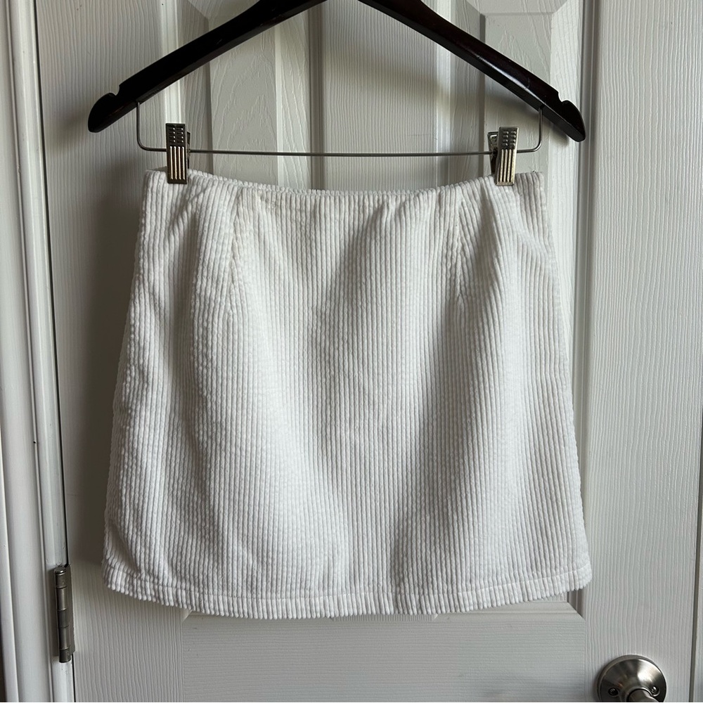 Glassons bright white corduroy mini skirt w/ side zipper - Picture 2 of 6